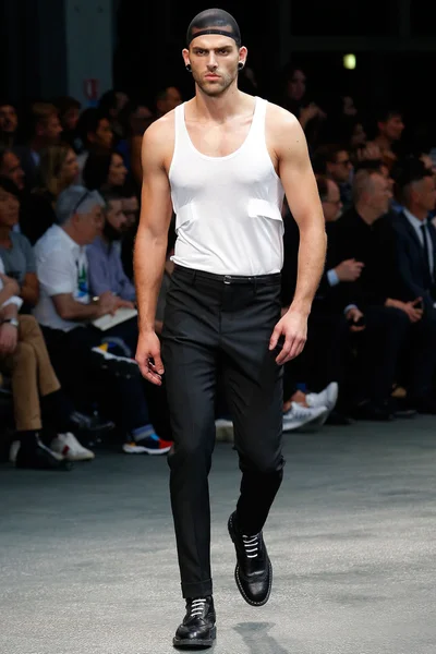 Look 46